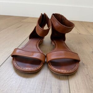 Frye Carson Sandals Womens Size 8 Ankle Strap Brown Leather Designer Summer Flat